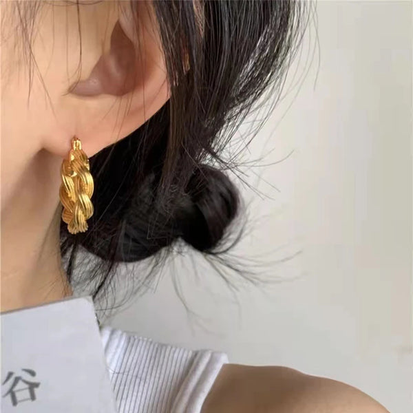 18K Gold Round Drop Earrings